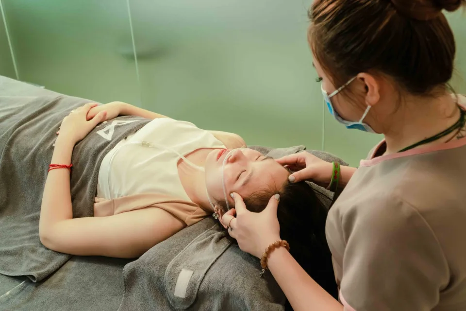 Kỹ thuật viên và nhân viên tại spa