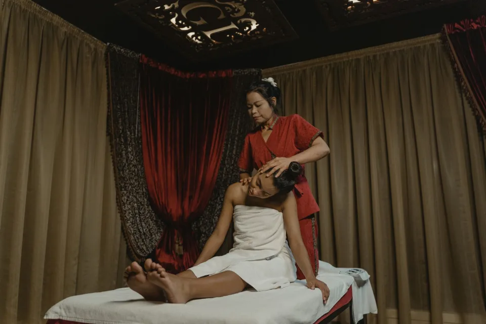 Kỹ thuật viên và nhân viên tại spa
